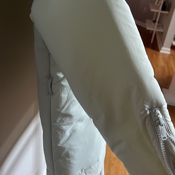 NWT Free people puffer coat. Size extra small, but runs big. - Picture 8 of 8